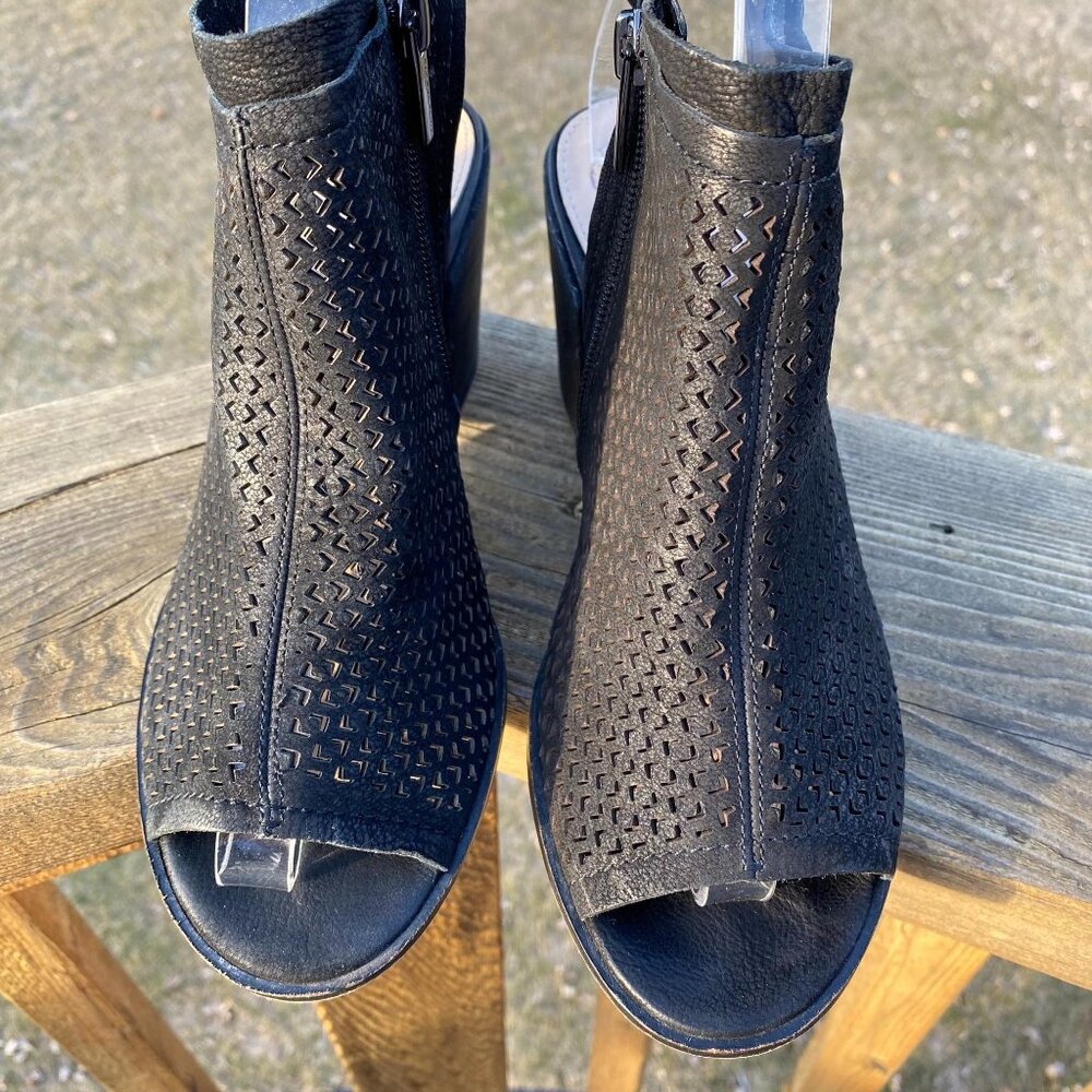 Vince Camuto Keannie Sandal Black Laser Cutout Leather Open Toe Block Heel 7M 37 - Picture 3 of 12